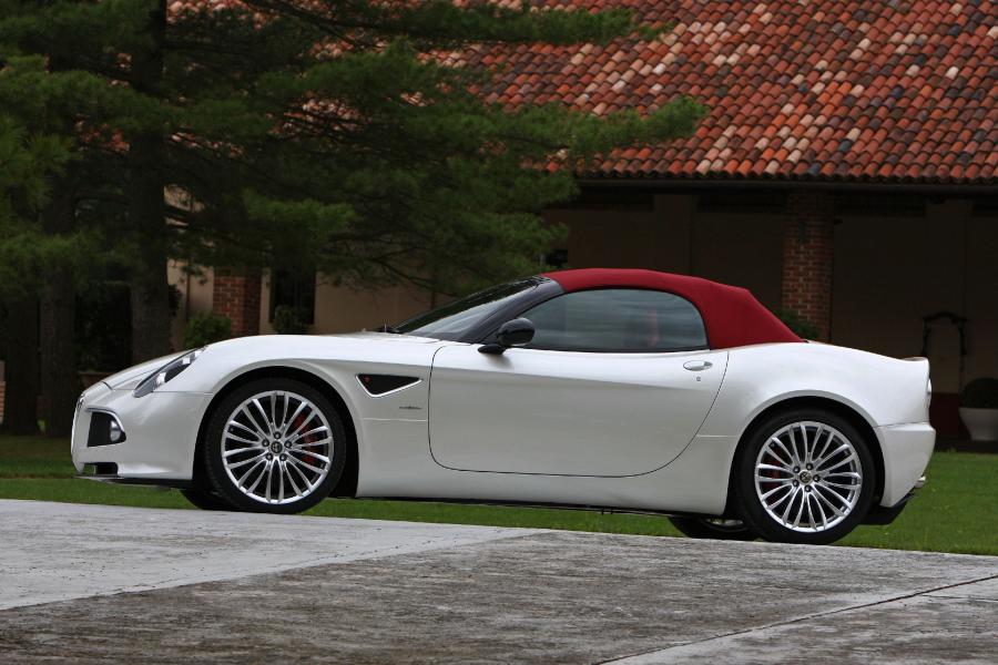  Alfa Romeo 8C Spider 2008 года  (фото 34 из 46)
